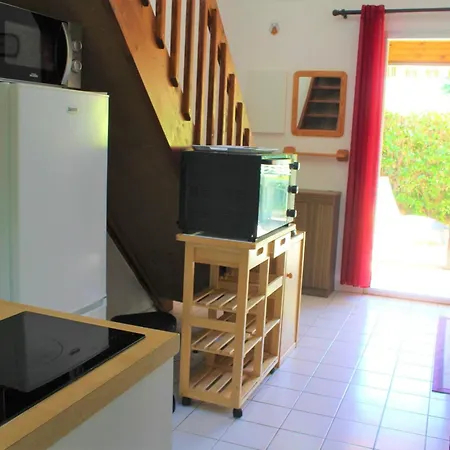 De Avec Terrasse Aux Capellans Holiday home *