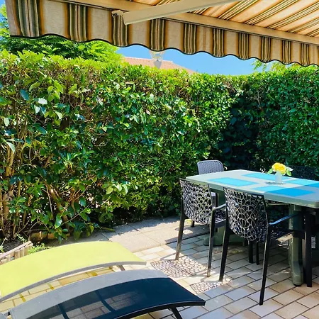 Holiday home De Avec Terrasse Aux Capellans *